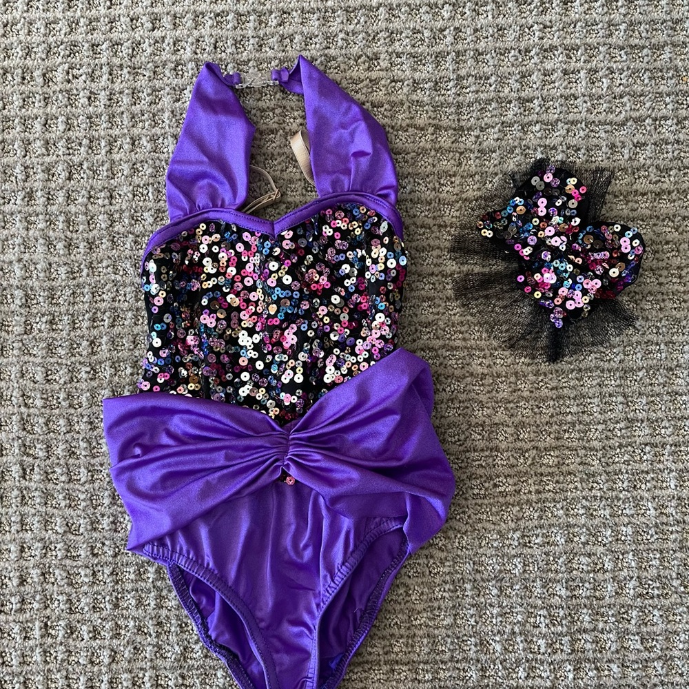 Girls Costume Gallery dance costume. Size small child.
